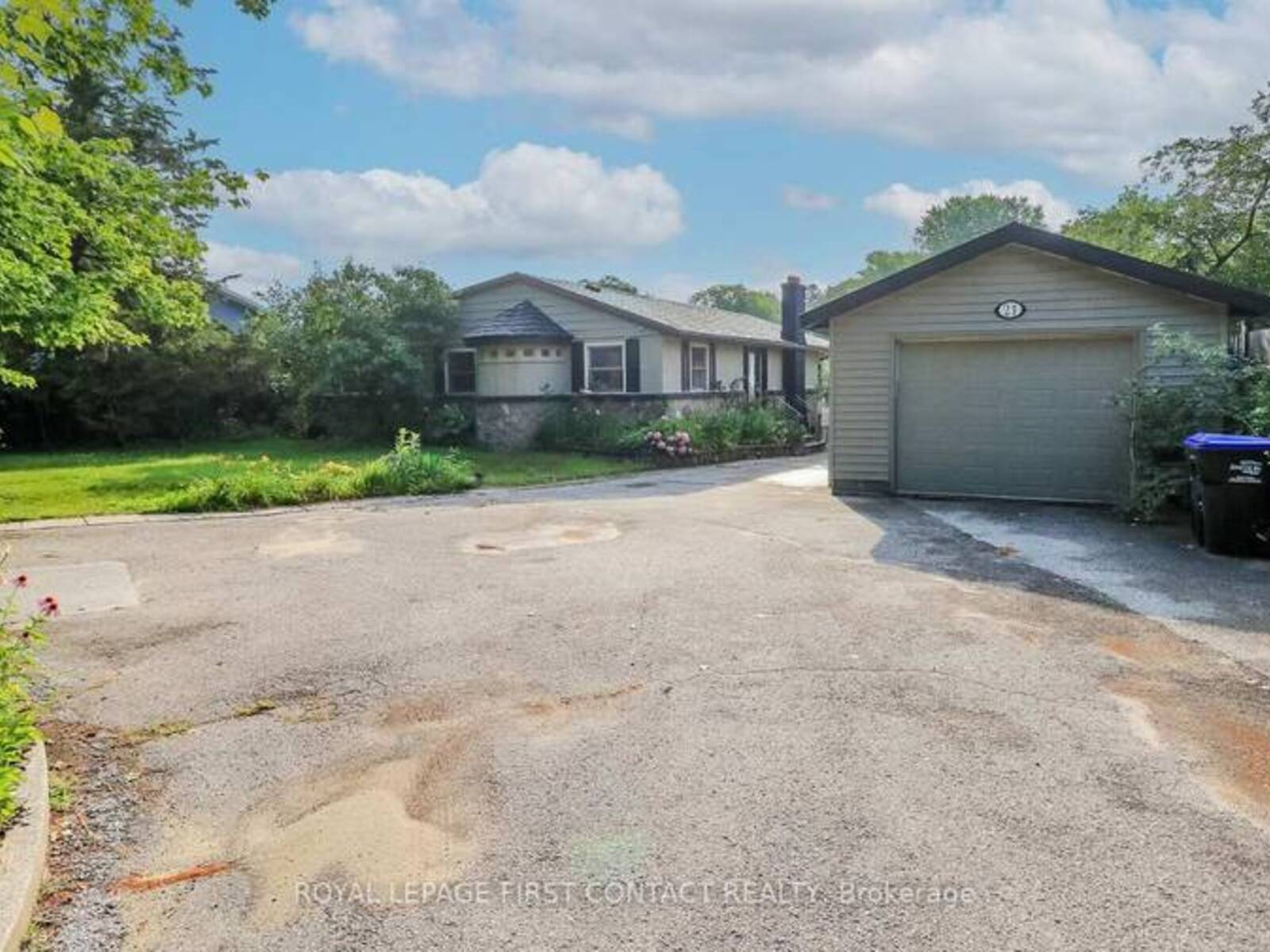 21 SUNNIDALE ROAD, Wasaga Beach, Ontario L9Z 2M5