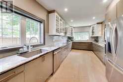 1621 SKYLINE DRIVE | Mississauga Ontario | Slide Image Ten