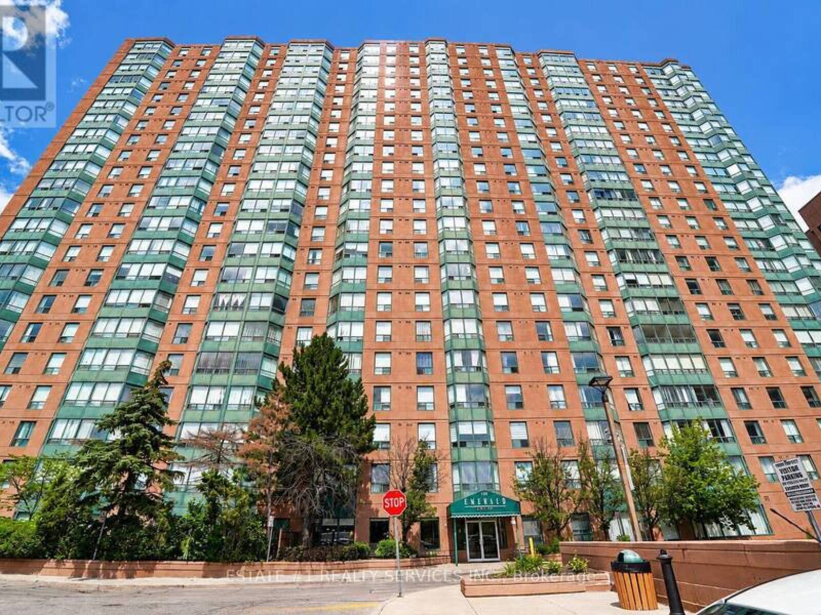 904 - 135 HILLCREST AVENUE, Mississauga, Ontario L5B 4B1