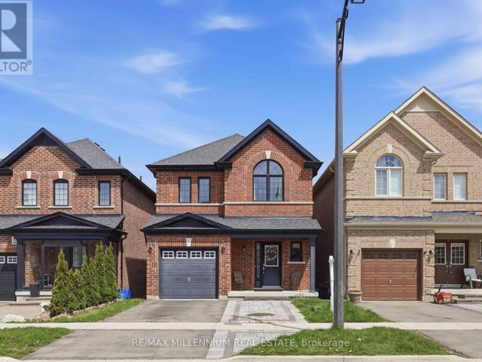 296 MILLER PARK AVENUE, Bradford West Gwillimbury, Ontario L3Z 0Y1