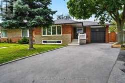 18 SPENCELY COURT | Toronto Ontario | Slide Image One