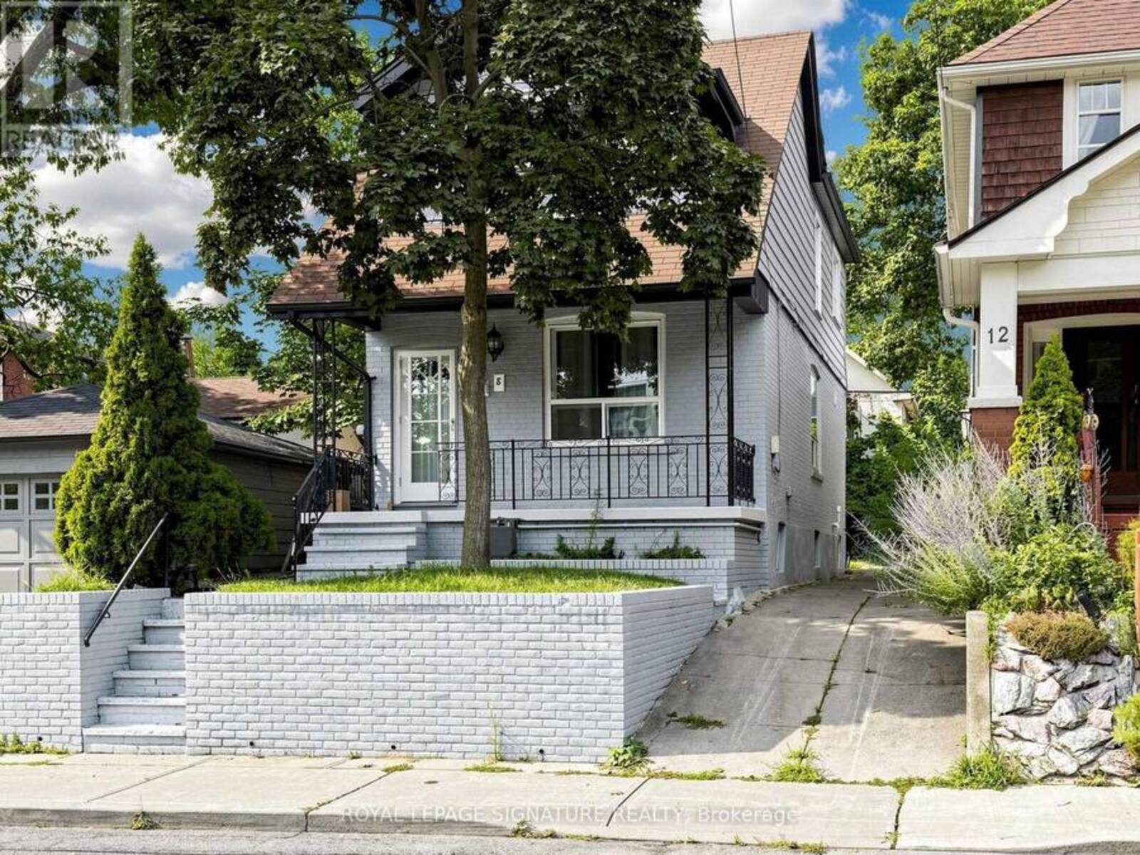 8 HARRIS AVENUE, Toronto, Ontario M4C 1P4
