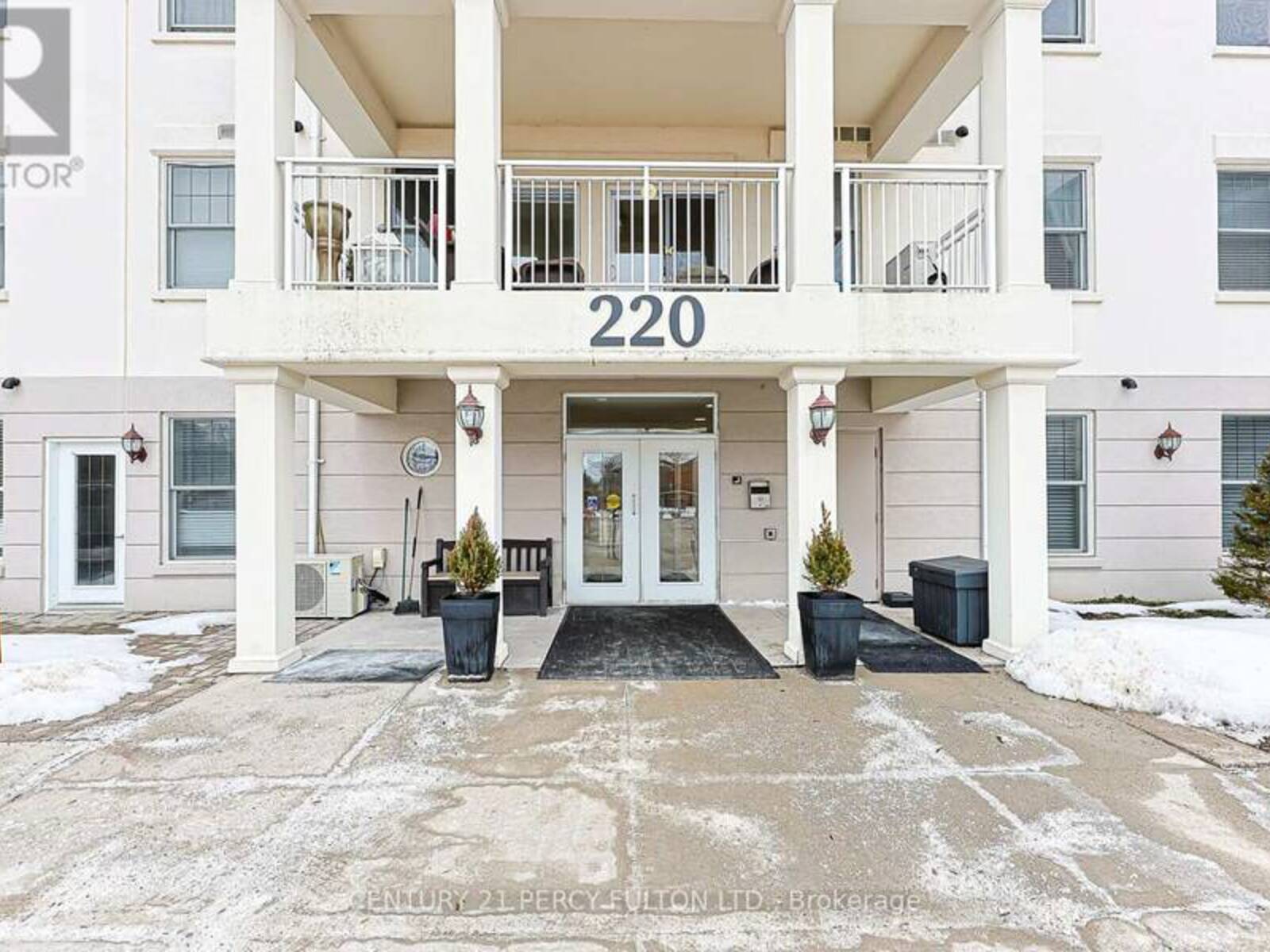 211 - 220 MAIN STREET N, Uxbridge, Ontario L9P 0B6