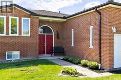 4 CAMPBELL AVENUE | Oro-Medonte Ontario | Slide Image Three