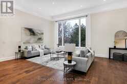 15 GLENVIEW HEIGHTS LANE | Newmarket Ontario | Slide Image Five