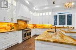 15 GLENVIEW HEIGHTS LANE | Newmarket Ontario | Slide Image Seven