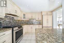 404 - 30 HARDING BOULEVARD W | Richmond Hill Ontario | Slide Image Sixteen