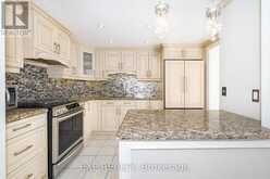 404 - 30 HARDING BOULEVARD W | Richmond Hill Ontario | Slide Image Seventeen