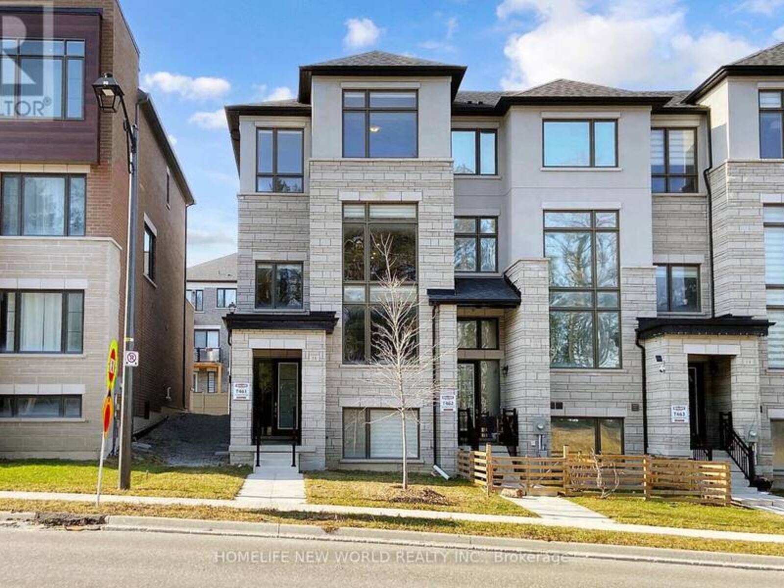 18 BENNINGTON ROAD, Newmarket, Ontario L3X 0M8