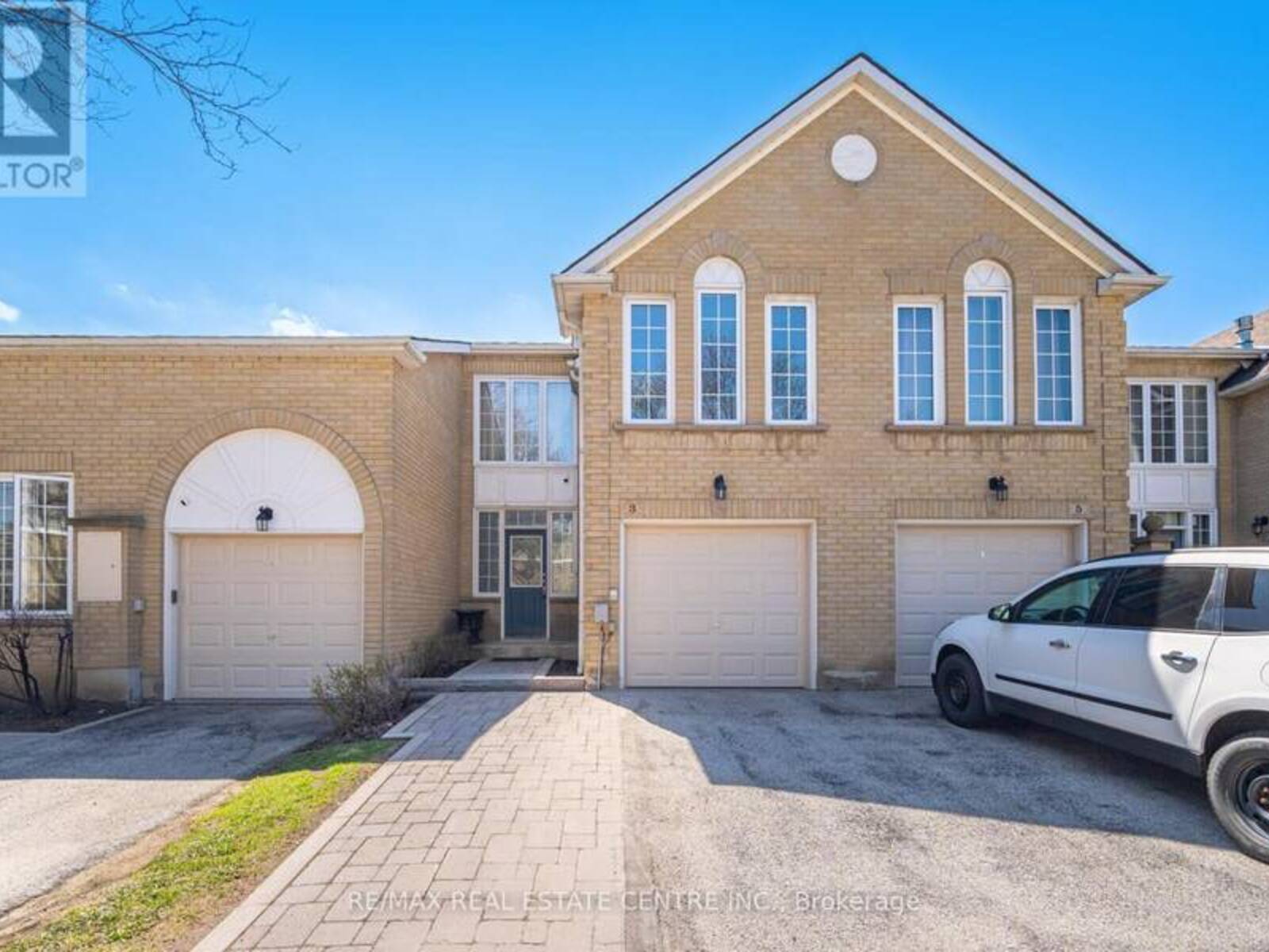 2 - 3 HARTNELL SQUARE, Brampton, Ontario L6S 5W7