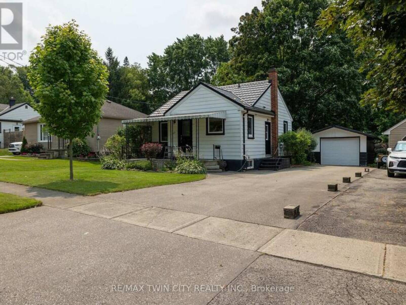 260 ROBINSON STREET, Woodstock, Ontario N4S 3B9