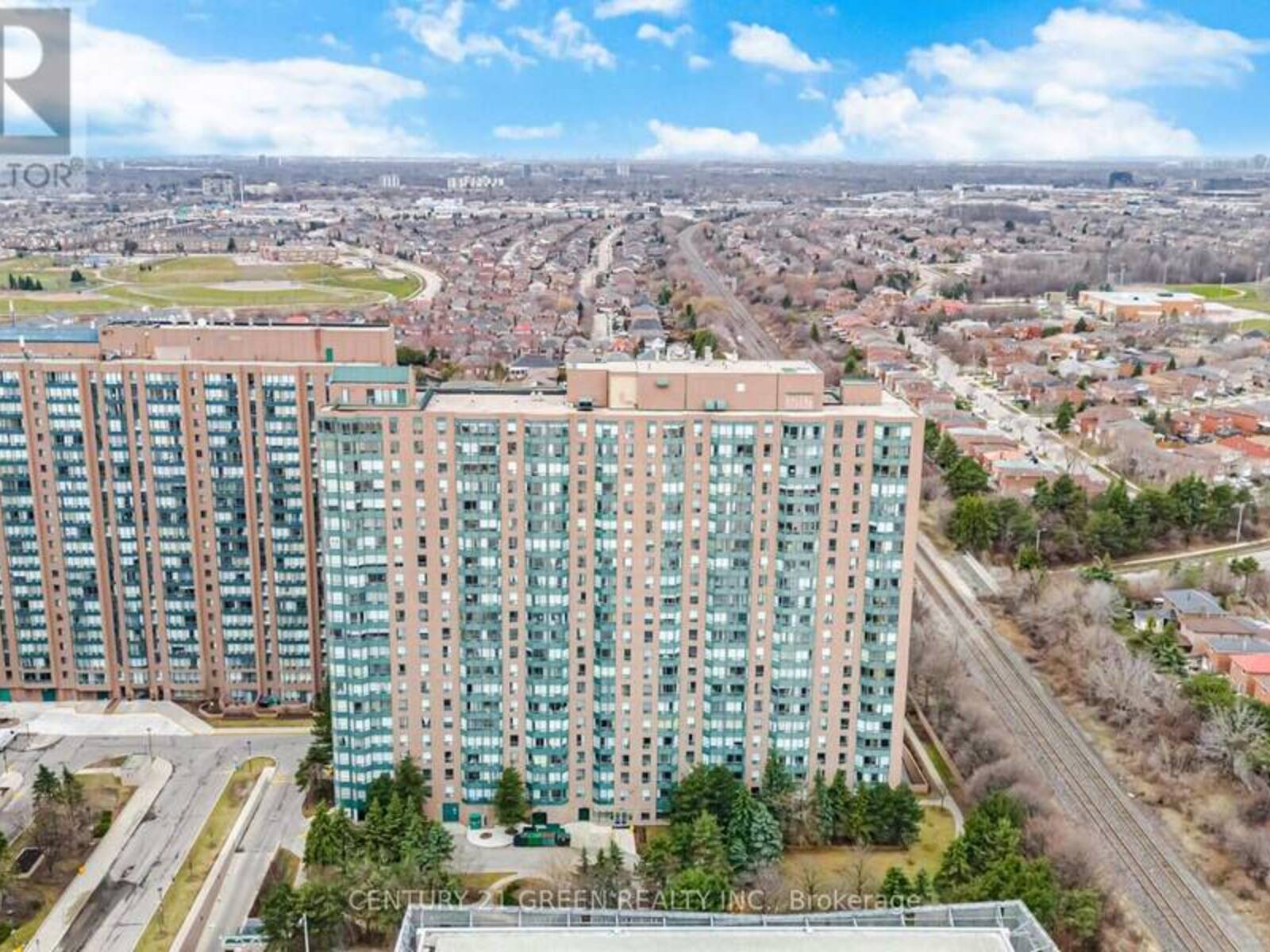 203 - 135 HILLCREST AVENUE, Mississauga, Ontario L5B 4B1