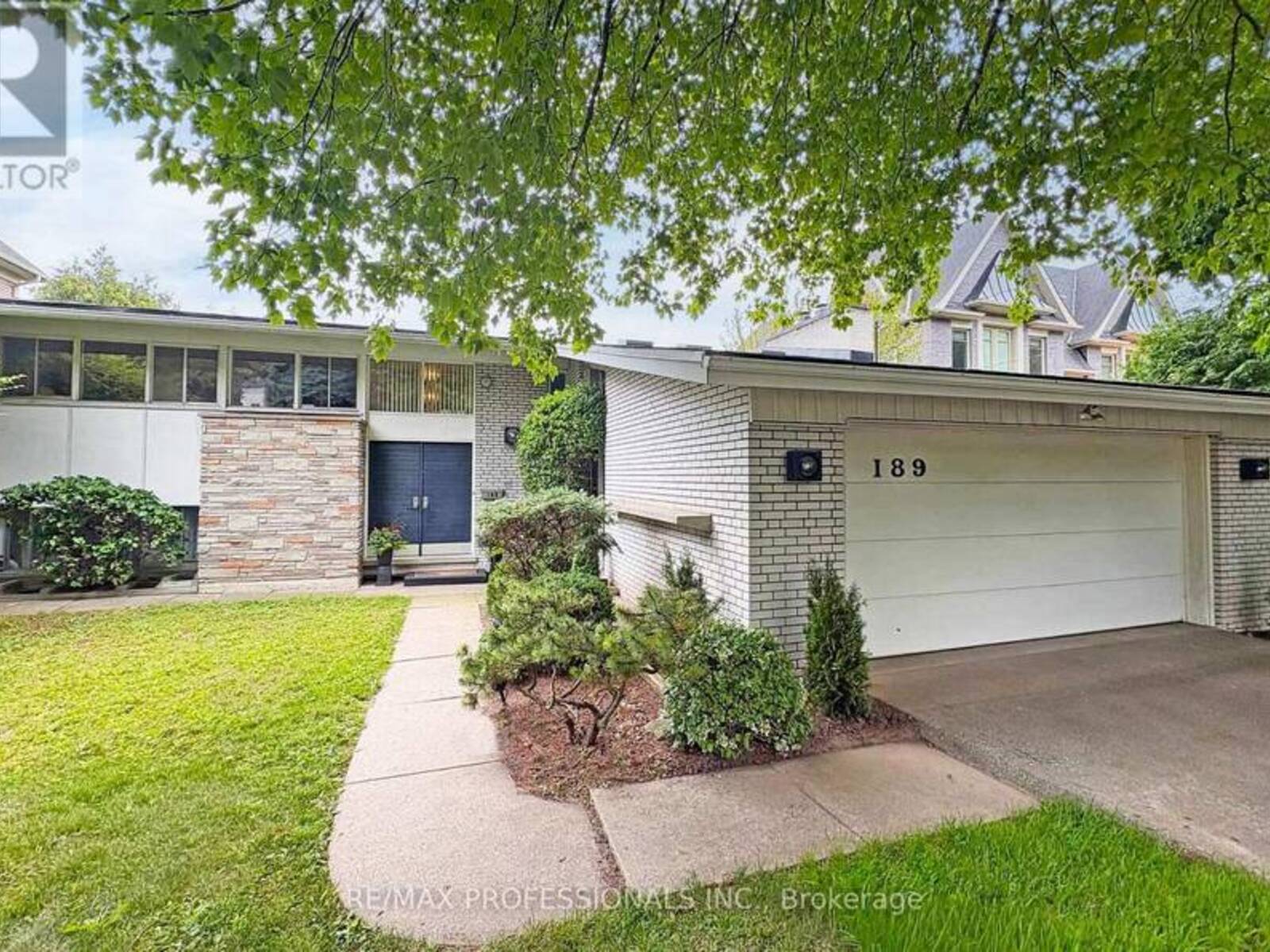 189 EDENBRIDGE DRIVE, Toronto, Ontario M9A 3G7