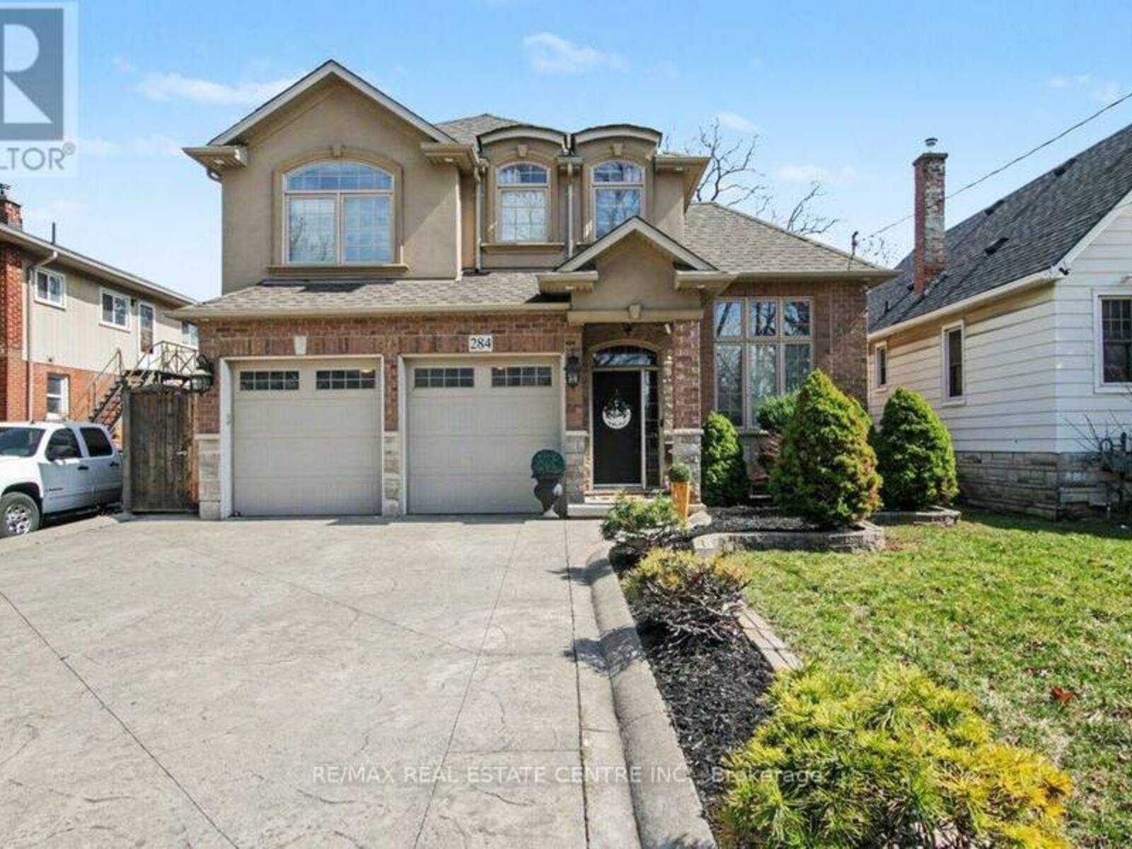 284 NORMANHURST AVENUE, Hamilton, Ontario L8H 5N4