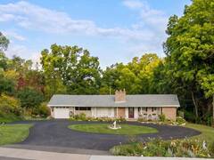 400 MAPLE AVENUE Halton Hills Ontario, L7G 1X1