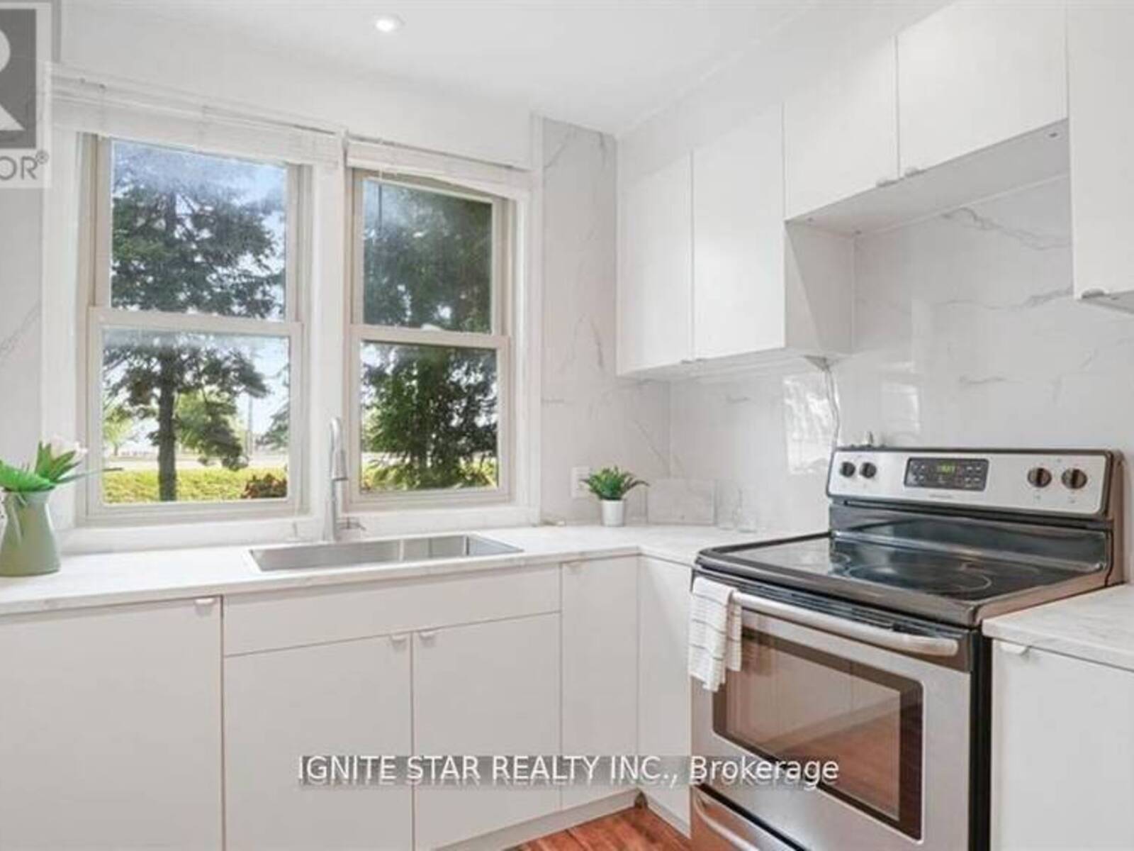 1136 BRONTE ROAD, Oakville, Ontario L6M 4G4