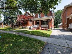 39 BURK STREET Oshawa Ontario, L1J 4C1