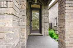 20 FALCON CRESCENT | Barrie Ontario | Slide Image Two