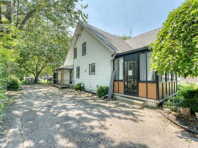12437 ST THOMAS STREET Tecumseh Ontario, N8N 1H7 - 5 Bedrooms Home For Sale