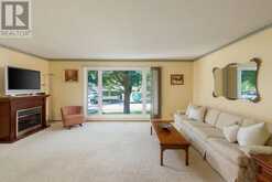 18 OSBORNE CRESCENT | Oakville Ontario | Slide Image Eight