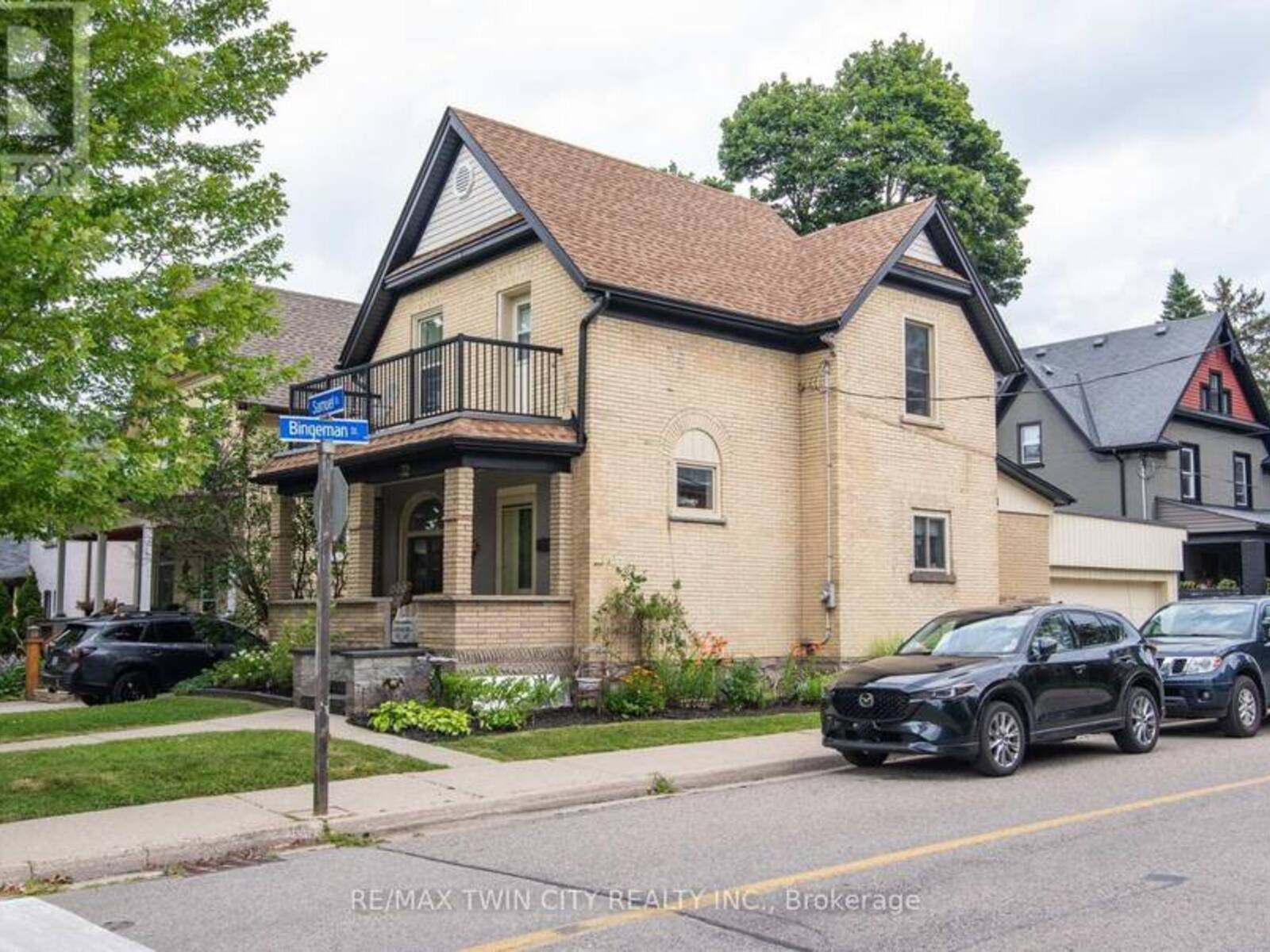 32 SAMUEL STREET, Kitchener, Ontario N2H 1P1