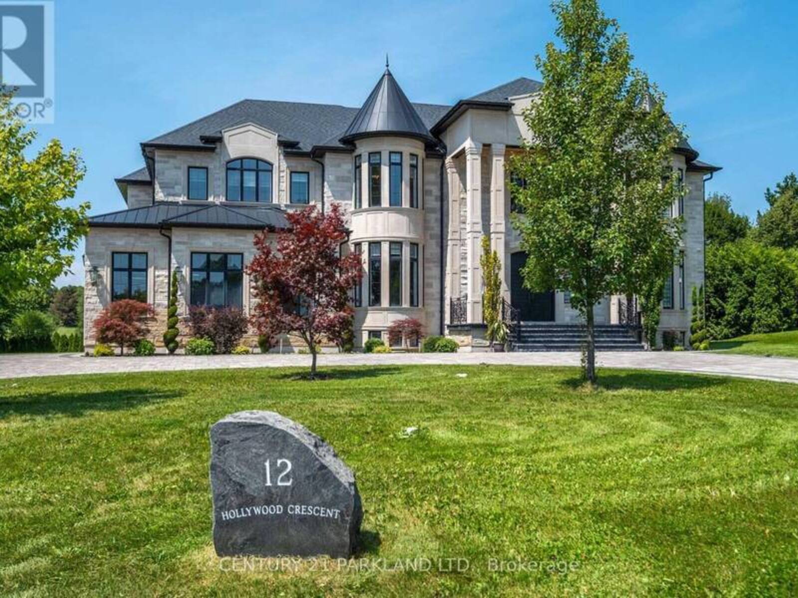 12 HOLLYWOOD CRESCENT, Nobleton, Ontario L0G 1N0