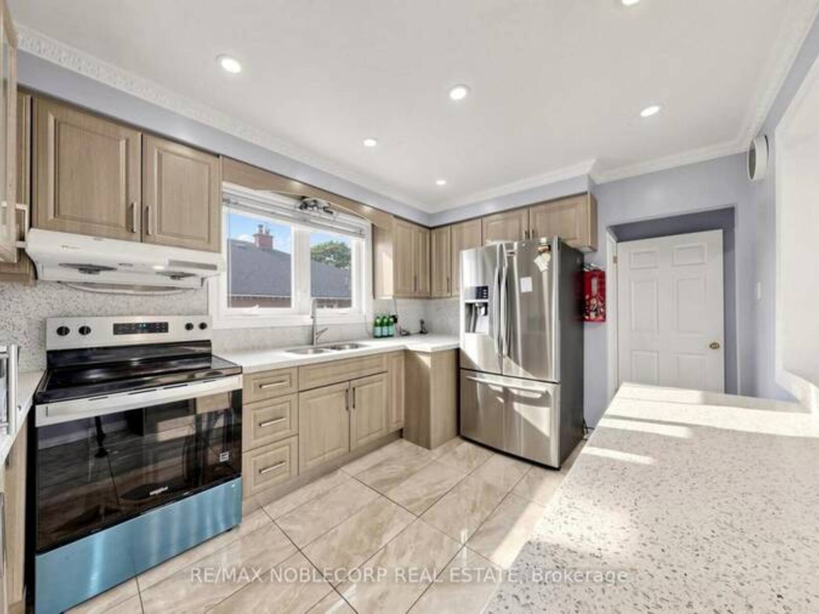 95 SNOWOOD COURT, Toronto, Ontario M3N 1E7