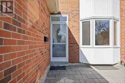 8 LANSBURY DRIVE | Toronto Ontario | Slide Image Four