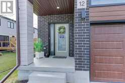 79Q - 72 BUR OAK COMMON | Cambridge Ontario | Slide Image Four