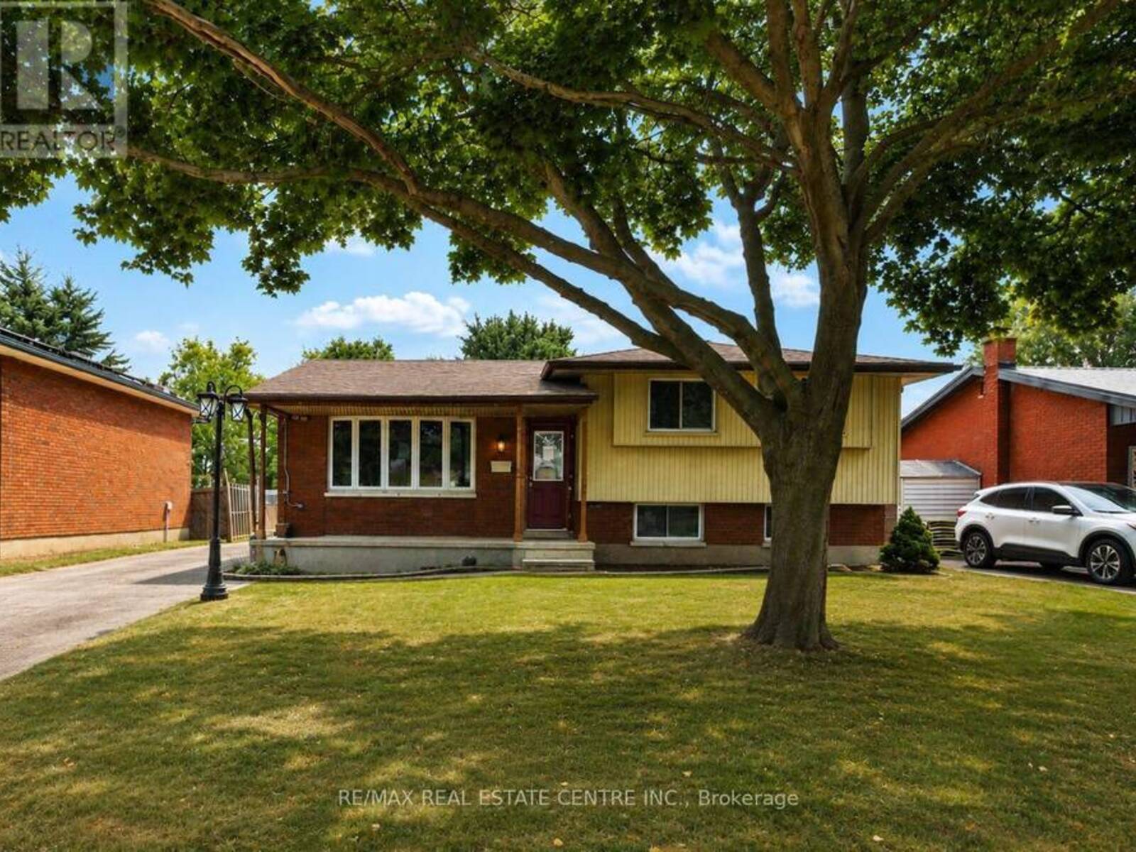 37 EBURY CRESCENT, London, Ontario N6C 3E1