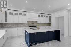 363 PENN AVENUE | Newmarket Ontario | Slide Image Twelve