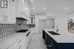 363 PENN AVENUE | Newmarket Ontario | Slide Image Thirteen