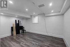 363 PENN AVENUE | Newmarket Ontario | Slide Image Forty-six