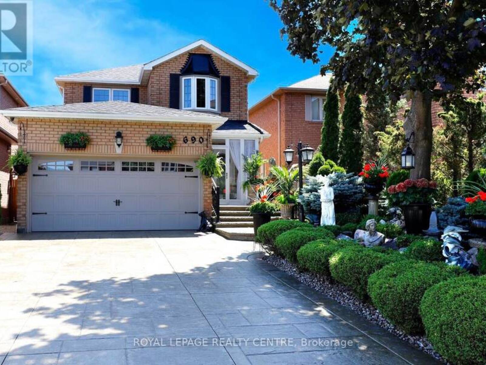 690 ASHPRIOR AVENUE, Mississauga, Ontario L5R 3N8