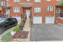 22 VILLAGE GREEN LANE | Bradford West Gwillimbury Ontario | Slide Image Three