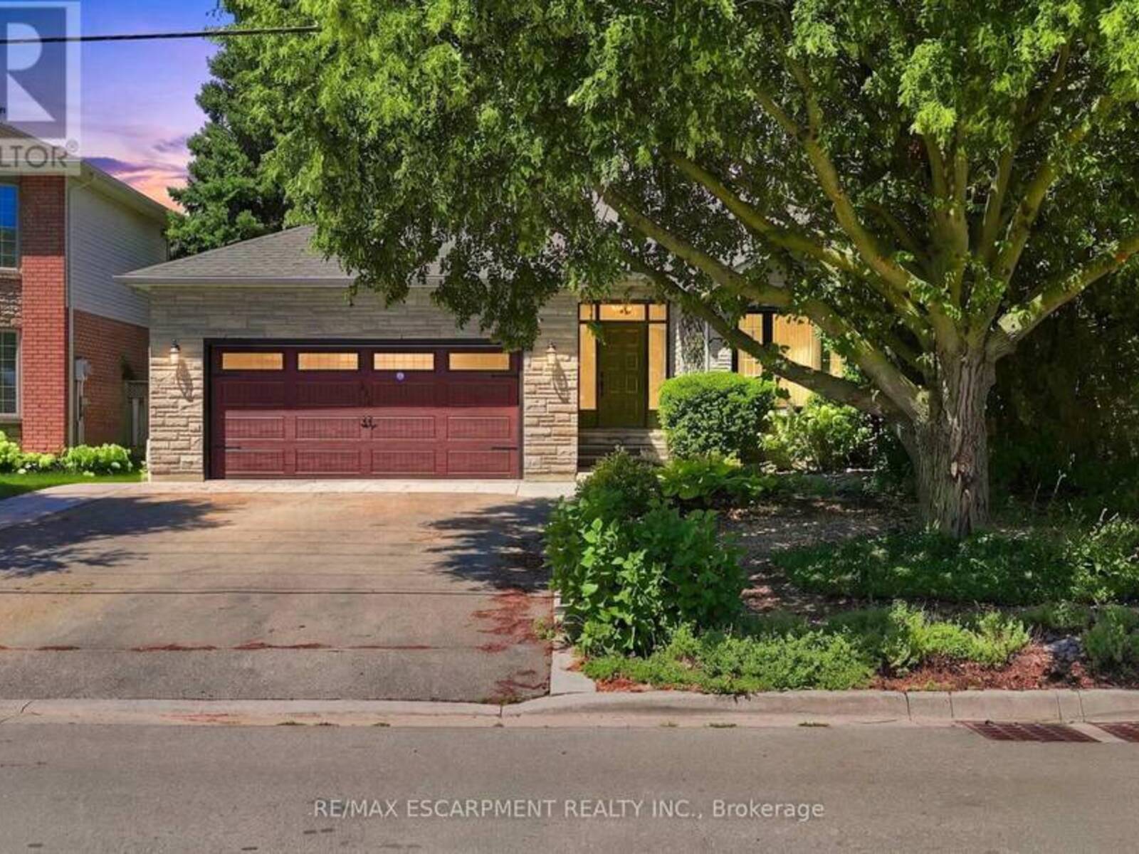 121 FIRST ROAD W, Hamilton, Ontario L8J 2S6