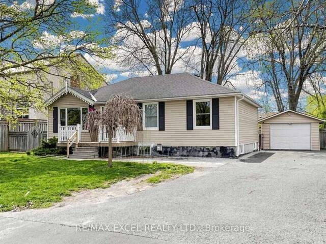 2 HUGHES STREET Richmond Hill Ontario, L4E 2V9 - 5 Bedrooms Home For Sale
