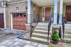241 BANBROOKE CRESCENT | Newmarket Ontario | Slide Image Three