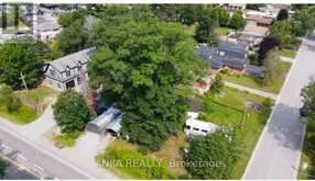 2 OAK AVENUE | East Gwillimbury Ontario | Slide Image Four