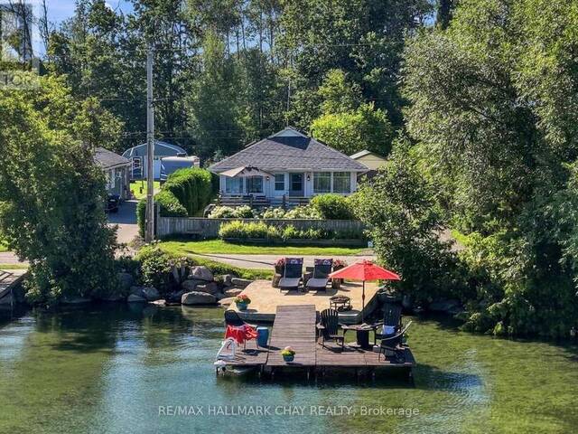 1064 WISKER AVENUE Innisfil Ontario, L0L 1W0 - 4 Bedrooms Waterfront Home For sale