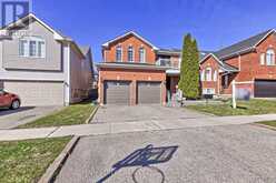 46 SILVERSTONE CRESCENT | Georgina Ontario | Slide Image Four