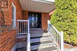 46 SILVERSTONE CRESCENT | Georgina Ontario | Slide Image Six