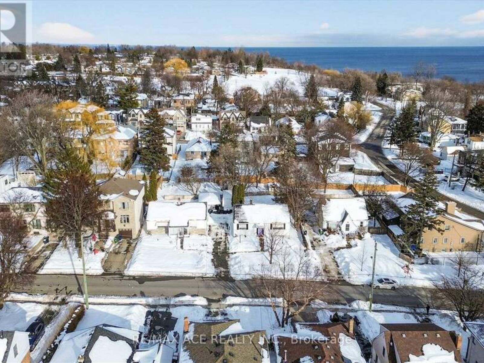 81 BROOKLAWN AVENUE, Toronto, Ontario M1M 2P7