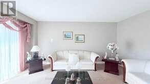 2590 AMBERCROFT TRAIL | Mississauga Ontario | Slide Image Five