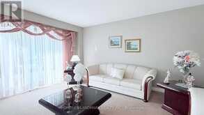 2590 AMBERCROFT TRAIL | Mississauga Ontario | Slide Image Seven