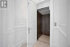 2 POPLAR DRIVE | Richmond Hill Ontario | Slide Image Seventeen