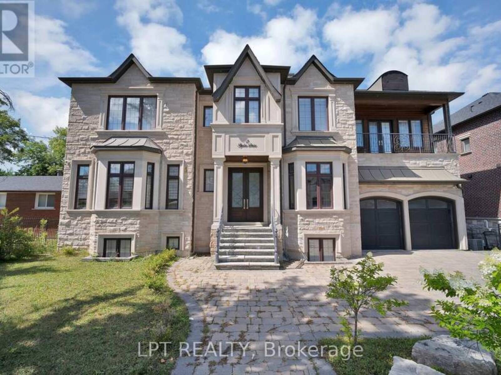2 POPLAR DRIVE, Richmond Hill, Ontario L4E 2W5