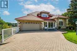 11 THACKERAY CRESCENT | Barrie Ontario | Slide Image Two