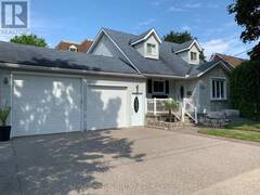 32 CENTRE STREET Cambridge Ontario, N1R 4E5