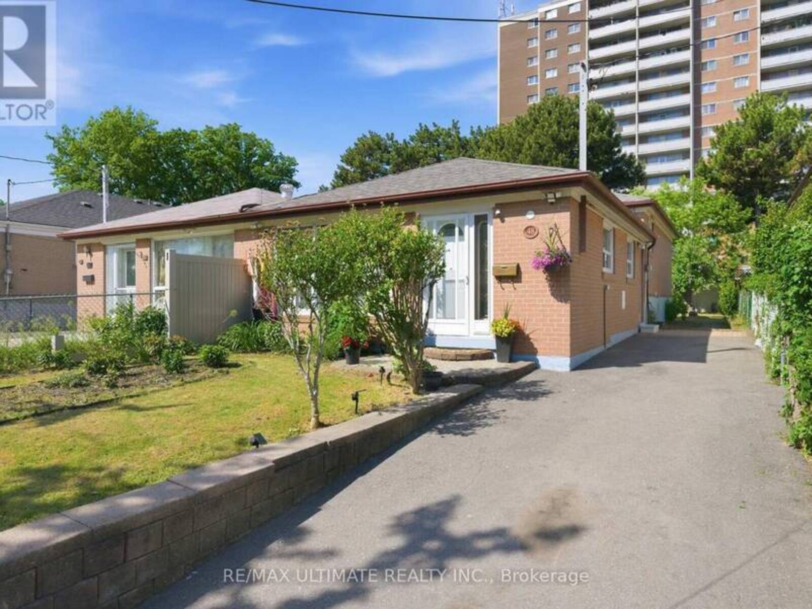 48 VENETIAN CRESCENT, Toronto, Ontario M3N 2L8